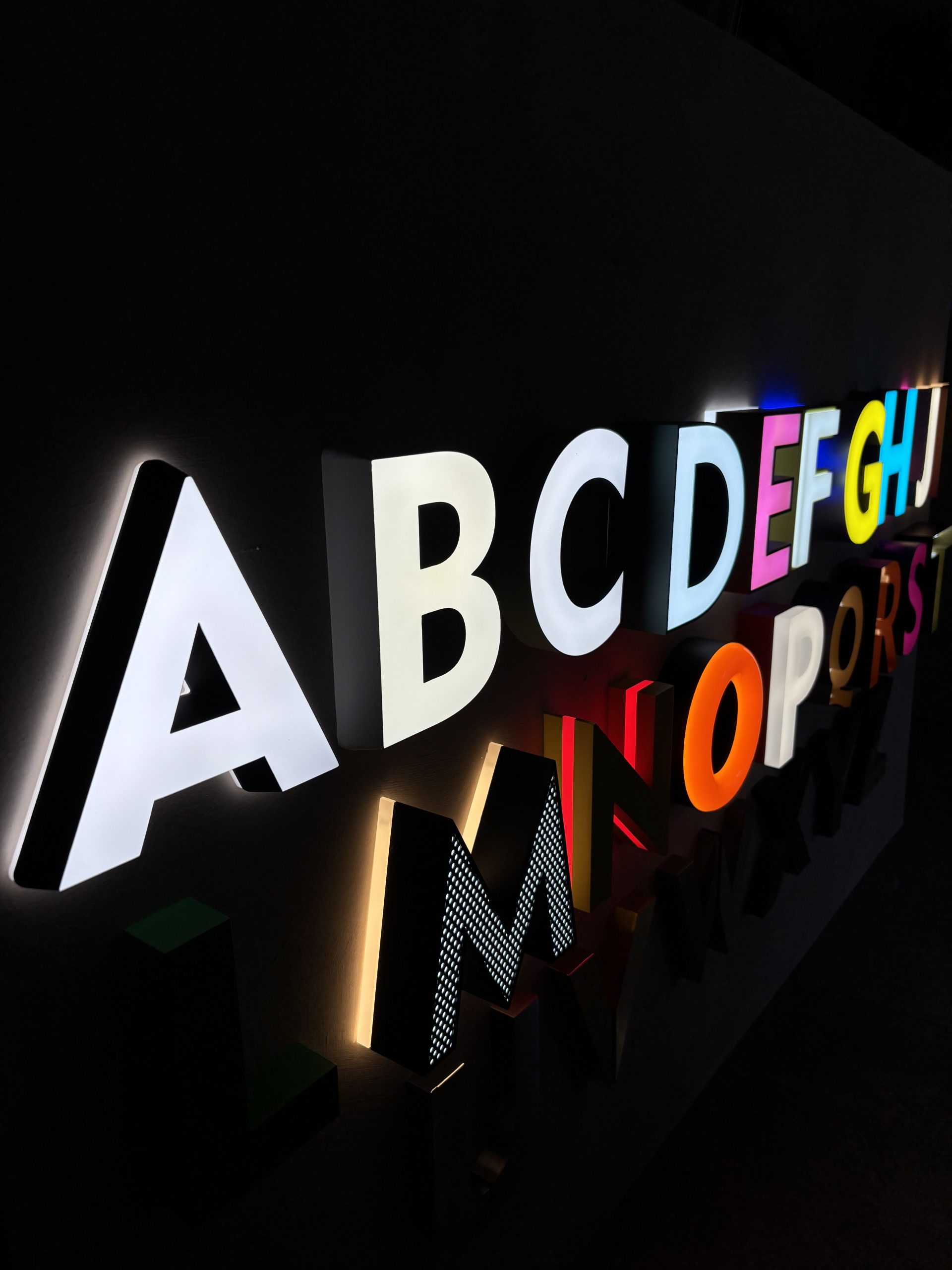 1 enseigne face lumineuse ladonna logo