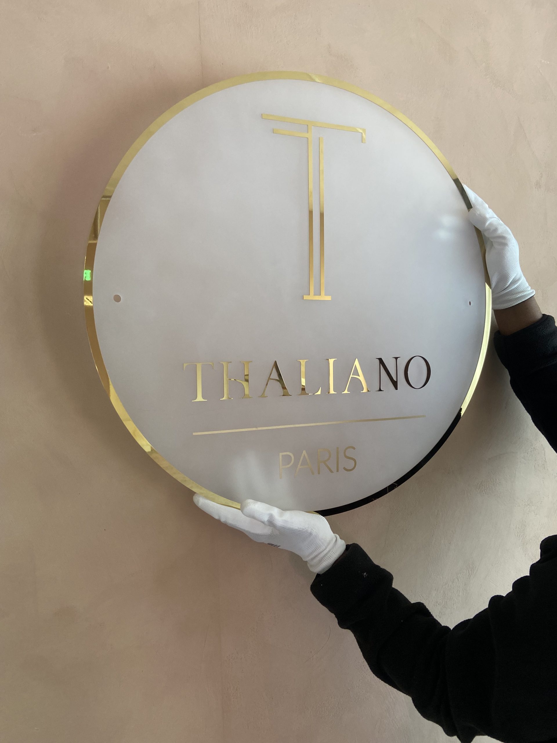 2 PLAQUE LOGO OR MIROIR LADONNA LOGO
