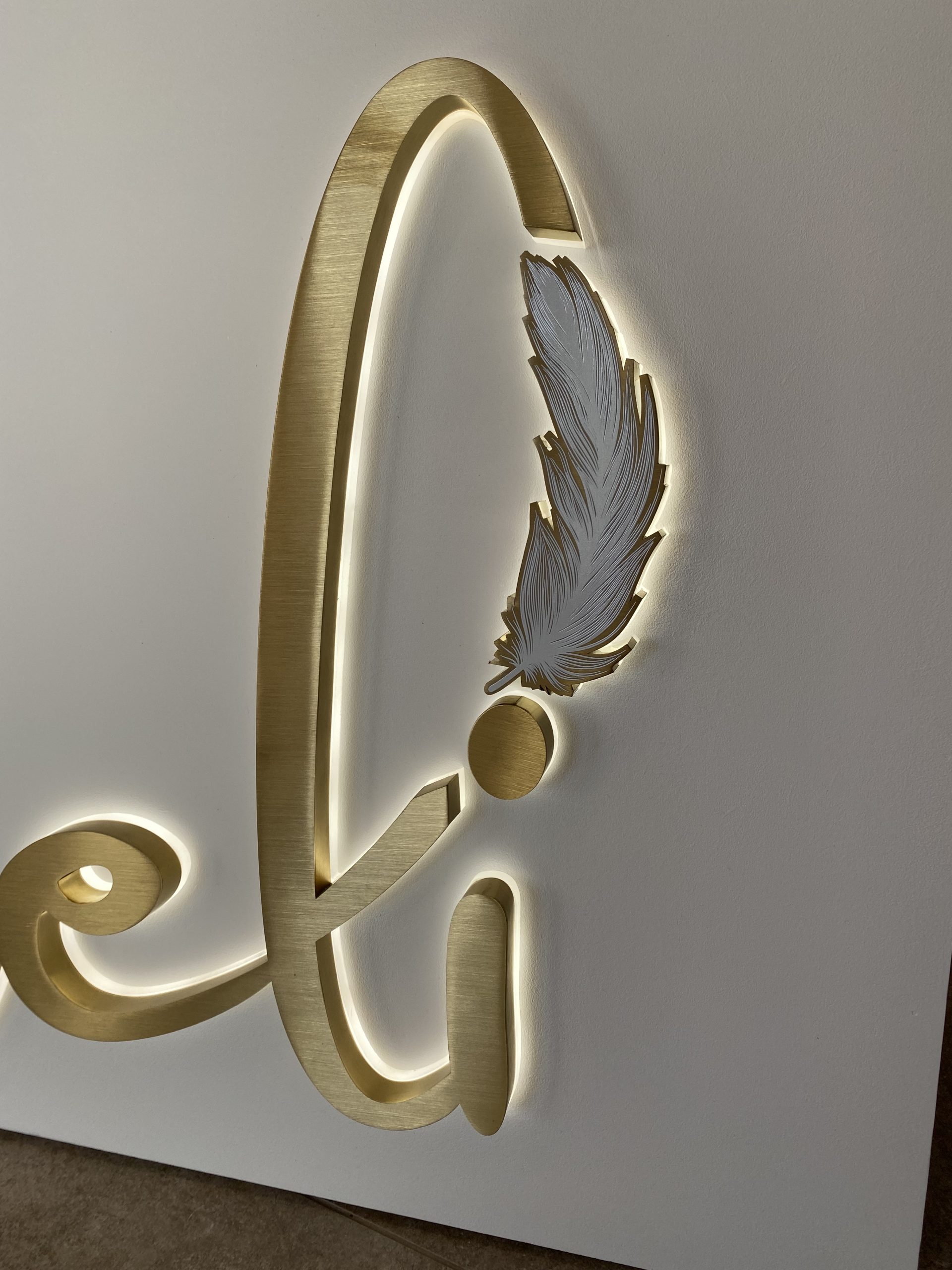 6 enseigne impression uv plume ladonna logo