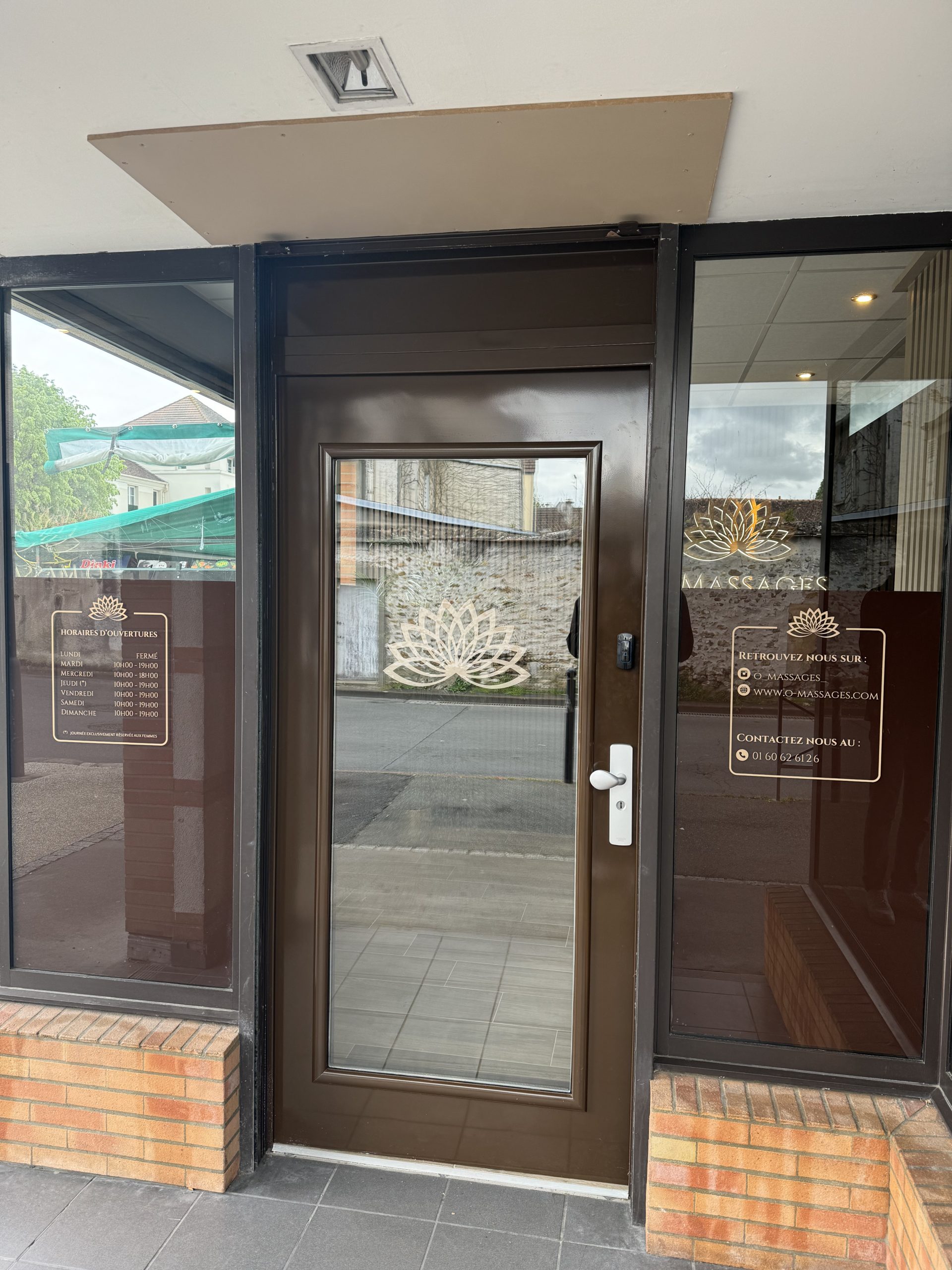 Habillage vitrine Ladonna Logo